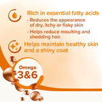 Beaphar Salmon Oil rich in Omega 3 and 6, helps maintain healthy skin and a shiny coat